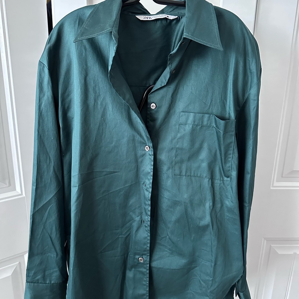 Zara medium Forest Green Blouse button down never worn!